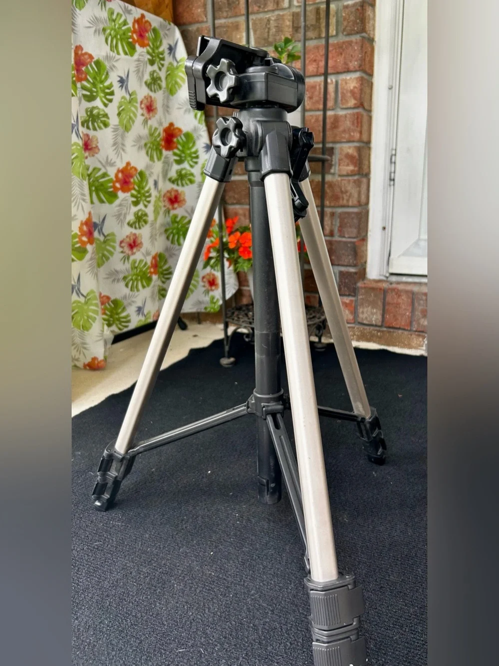 Velbon CX-440 Silver & Black Camera Tripod